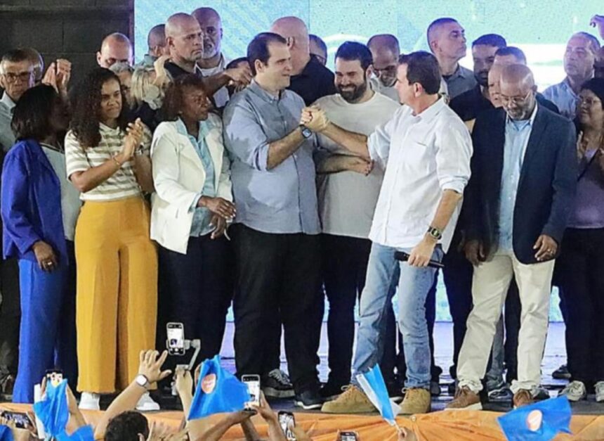 Aureo Ribeiro cumprimenta Eduardo Paes em evento de campanha: pressionado pelo governador Cláudio Castro, o presidente do Solidariedade publica em rede social o seu repúdio às críticas que o prefeito vem fazendo ao governo do estado