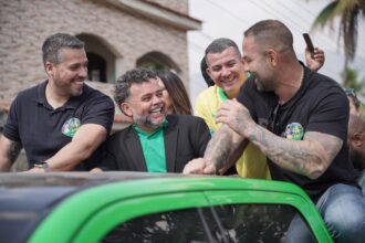 O trio do barulho da Assembleia Legislativa com Clébio Jacaré: deputados do PL estão na campanha do candidato do União à Prefeitura do Rio