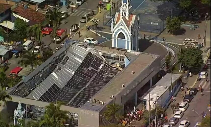 O teto desabado da Igreja de Nossa Senhora da Conceição, em Recife (PE): risco se repete Brasil afora, inclusive no Rio de Janeiro