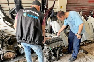 Dono de ferro-velho é preso com motor de carro roubado em Itaboraí