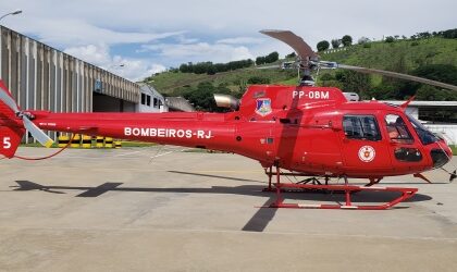 Helicóptero dos Bombeiros faz pouso de emergência na BR-040