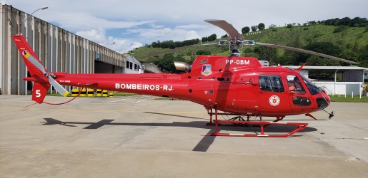 Helicóptero dos Bombeiros faz pouso de emergência na BR-040