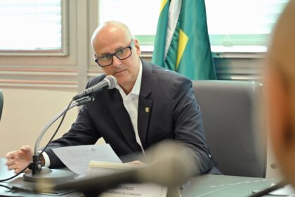 Tande Vieira consegue proibição de propaganda eleitoral de Renan Marassi