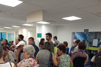 Usuários da Unimed Ferj enfrentam filas enormes em loja no Centro do Rio