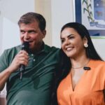 A prefeita Maira Figueiredo e o marido, Jaime: como a moça vai tentar a reeleição e o marido ocupou a cadeira da prefeitura antes de ela ser eleita, oposição argumenta que seria terceiro mandato