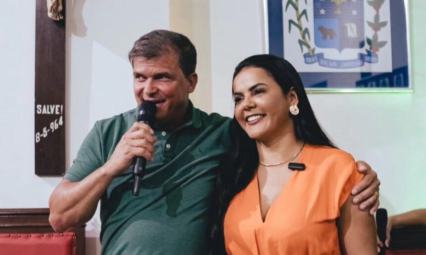 A prefeita Maira Figueiredo e o marido, Jaime: como a moça vai tentar a reeleição e o marido ocupou a cadeira da prefeitura antes de ela ser eleita, oposição argumenta que seria terceiro mandato