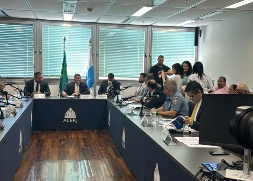 Reunião de secretariado na Assembleia: turma de Castro chega para da CPI