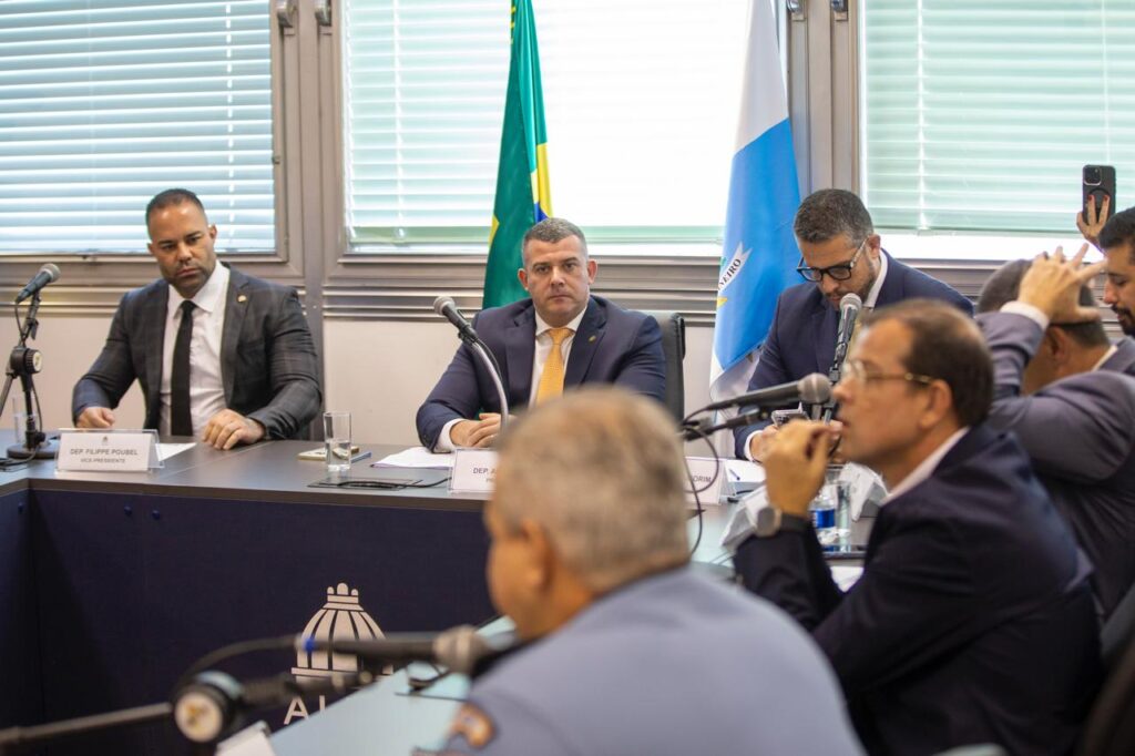 Dia quente na CPI do Fim do Mundo e os ingressos esgotados na Assembleia