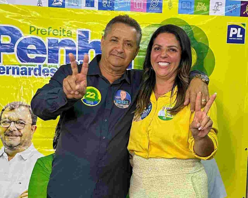 Aridinho Martins com Penha Bernardes, ambos do PL: operação em busca de material de campanha irregular encontra arma e vereador é preso