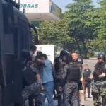 Desocupação na Uerj tem confronto e detenção de deputado e estudantes