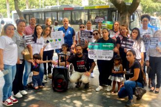 Mães atípicas protestam no TJ contra planos de saúde