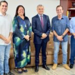 O bispo Inaldo Silva (ao centro), com Eduardo Cavaliere, Laura Carneiro, Eduardo Paes e Jorge Braz: apesar das ameaças do Republicanos, o vereador candidato à reeleição postou foto com o prefeito do PSD