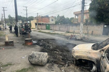 Polícia retira 16 toneladas de barricadas em São Gonçalo