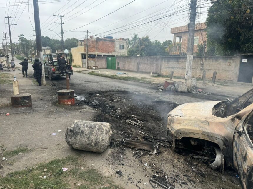 Polícia retira 16 toneladas de barricadas em São Gonçalo