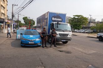 PM salva motorista e recupera carga na Zona Norte