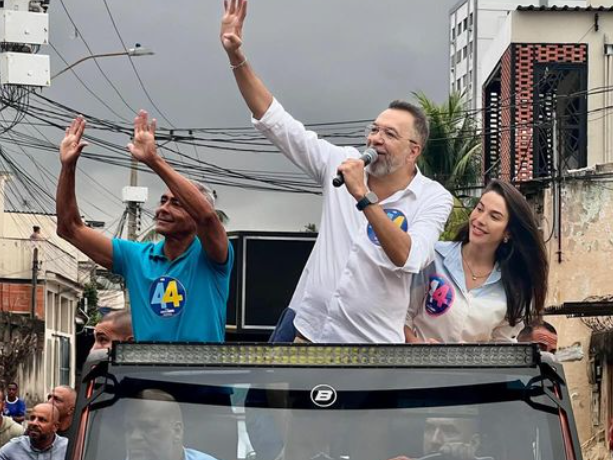 Canella e Romário em carreata