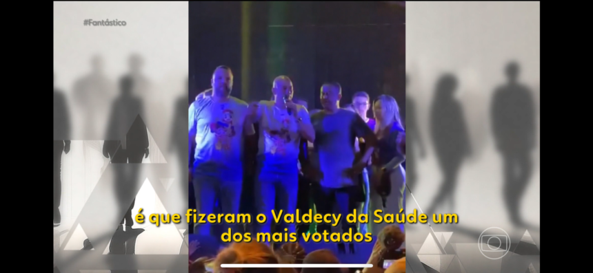 Valdecy da Saúde, entre Bernard Rodrigues Soares e Roberto Pinto dos Santos, num palanque em 2022: deputado credita à dupla, presa na última quinta-feira por fraudar eleições, o fato de ter sido um dos mais votados do Rio