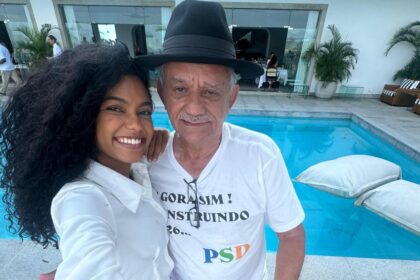 Com Joyce Trindade, vereadora eleita, o mago das nominatas Luiz Carlos Ramos indica na camiseta que já começou a corrida por 2026