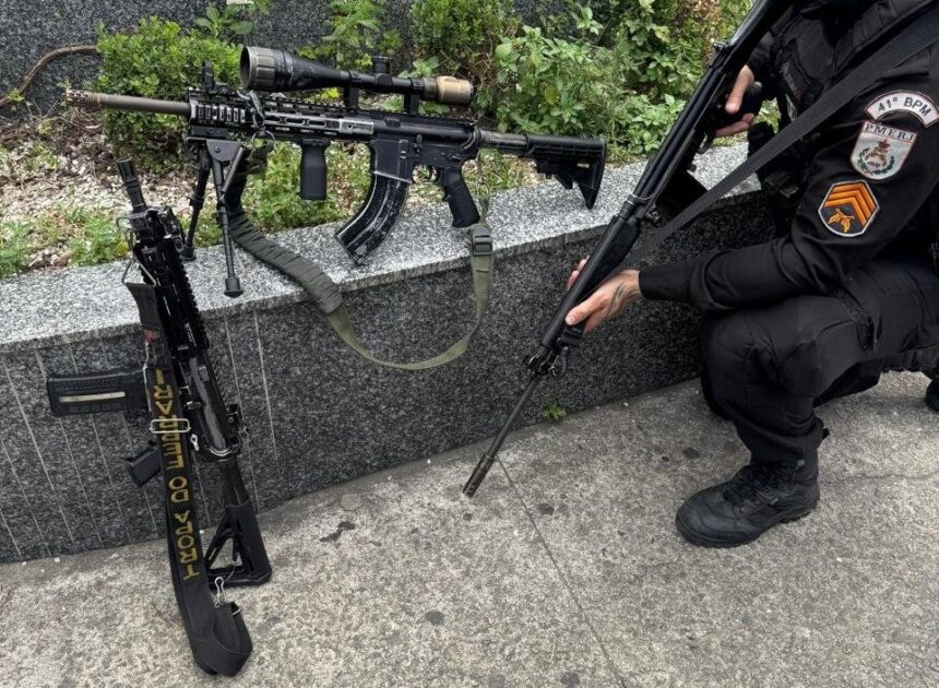 Domingo de apreensões de fuzis em diferentes pontos do Rio