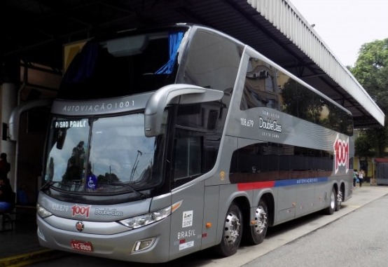 Tiro atinge ônibus e passageira fica ferida na Dutra