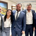 Felipinho Ravis, Índia Armelau, Cláudio Castro, Júlio Rocha e Guilherme Delaroli: a visita dos deputados ao governador provocou o ciúme de coleguinhas no Largo da Carioca