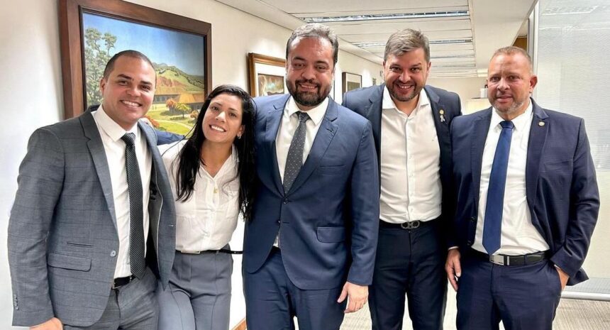 Felipinho Ravis, Índia Armelau, Cláudio Castro, Júlio Rocha e Guilherme Delaroli: a visita dos deputados ao governador provocou o ciúme de coleguinhas no Largo da Carioca