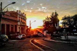 O pôr do sol do Largo das Neves, em Santa Teresa: com a volta do bonde deve ser um dos rolés mais legais à vista no verão 2025 do Rio