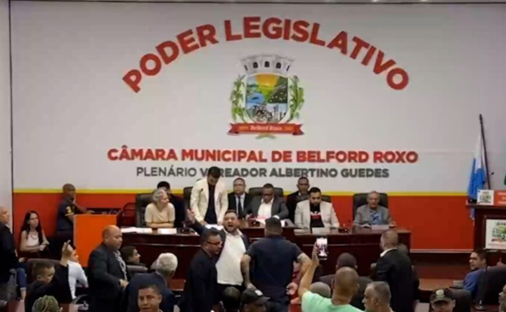 Câmara de Belford Roxo exonera mais de 100 assessores após decisão da Justiça