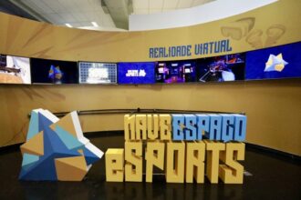 letreiro nave espaço e sports em destaque, com tvs mostrando oficinas de realidade virtual