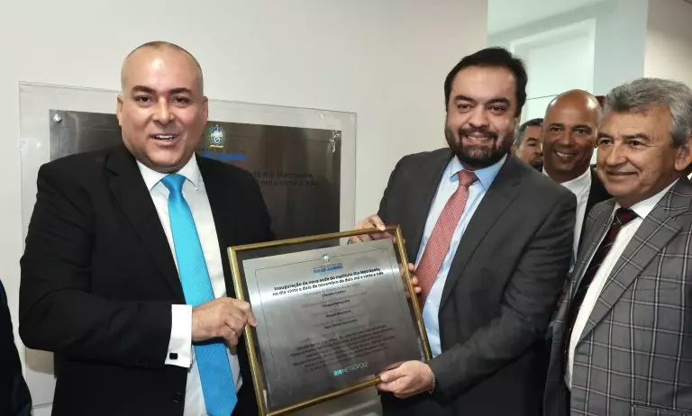 Presidente do Rio Metrópole, Davi Perini Vermelho, o Didê, e Cláudio Castro na inauguração da nova sede do Instituto