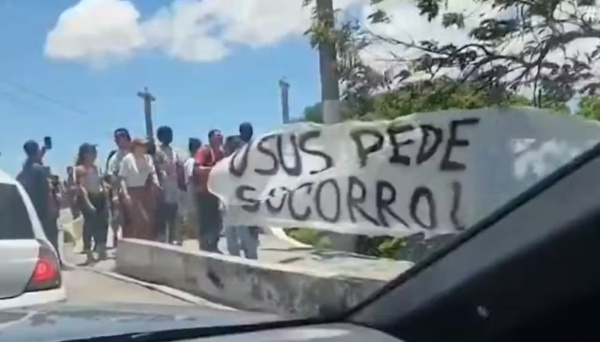 Servidores da saúde fazem protesto em Cabo Frio