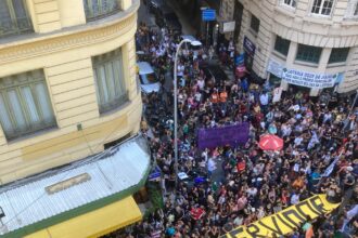 Servidores ocuparam a Cinelândia em protesto nesta terça-feira.