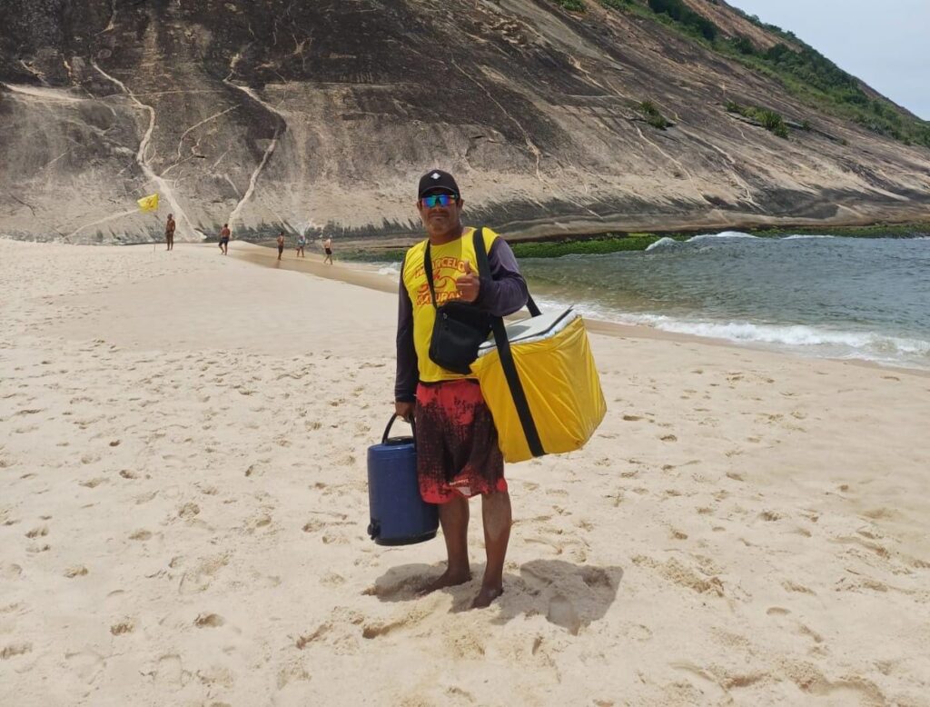 Dentinho de Itacoatiara supera incêndio para virar o queridinho dos famosos