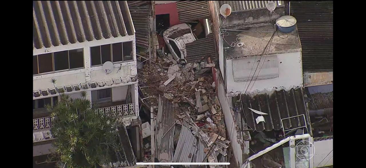 Rompimento de adutora provoca uma morte em Rocha Miranda 47 Imagens da área destruída pela força da água de uma tubulação rompida em Rocha Miranda