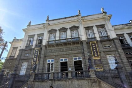 CurtaENEM promove aula aberta sobre educação antirracista