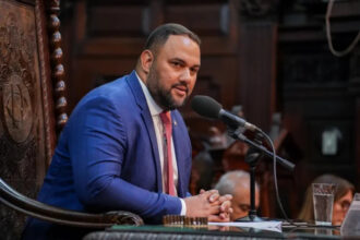 Deputado estadual Thiago Rangel em plenário