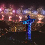 queima de fogos em copacabana no rio de janeiro