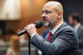 Deputado Fred Pacheco em plenário