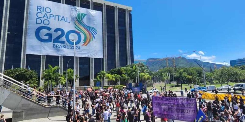 professores protestando em frente a prefeitura do rio de janeiro