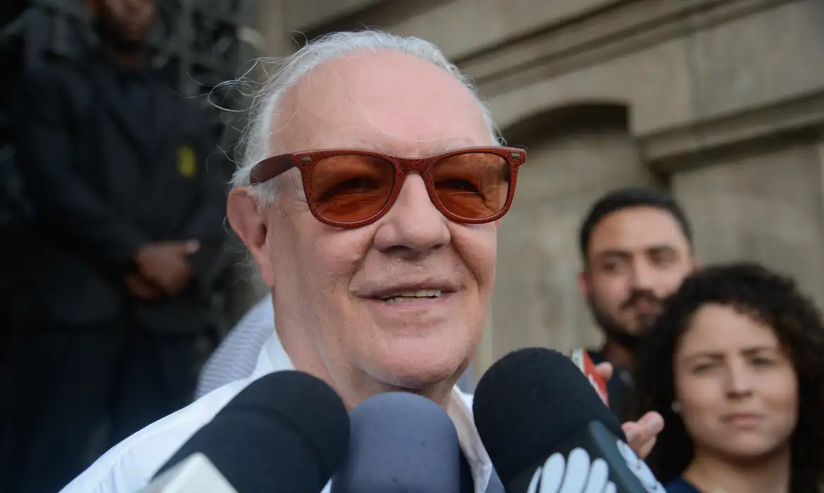 Estrela de grandes novelas, ator Ney Latorraca morre aos 80 anos no Rio