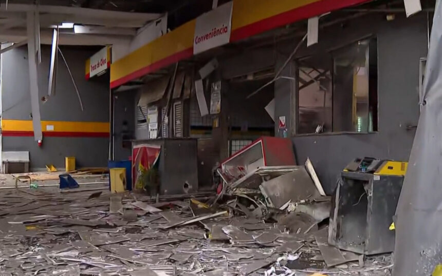 Ladrões explodem posto de gasolina e roubam cofre na Zona Norte do Rio