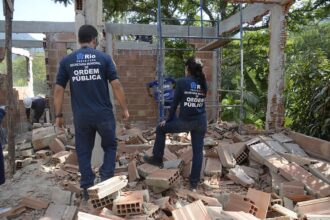 SEOP realiza demolição de dois prédios construídos ilegalmente na Ilha Primeira