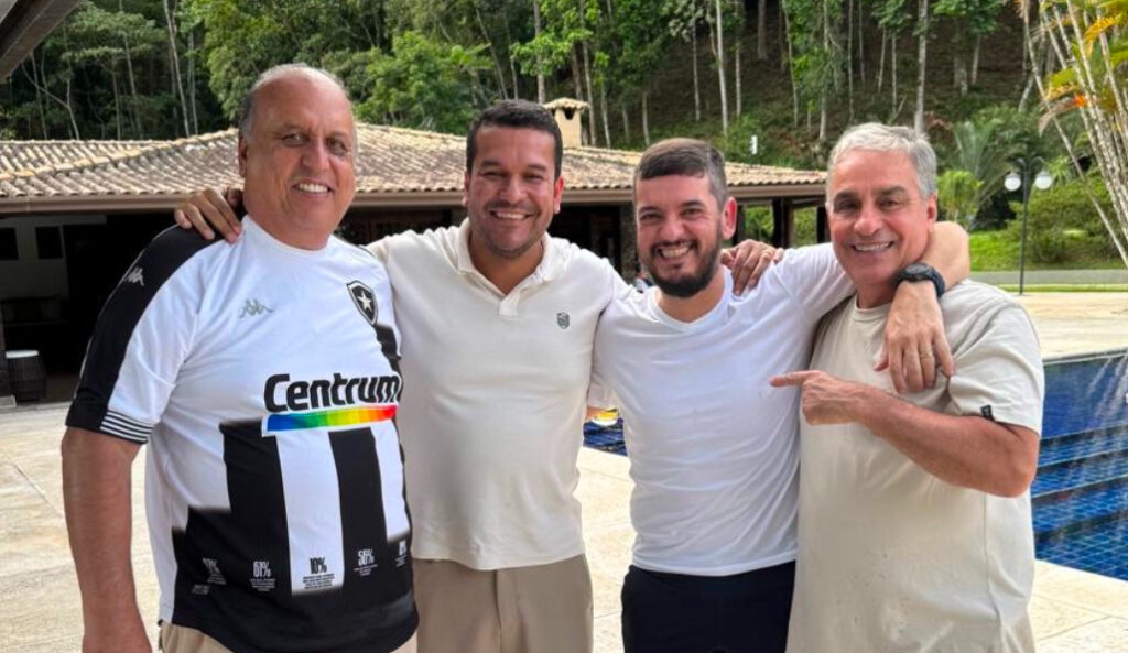 Da esquerda à direita, a política sobe a serra