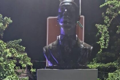 A placa da discórdia: parentes de Paulo da Portela e representantes do movimento negro protestam contra o que seria uma violação do busto do fundador da azul-e-branca