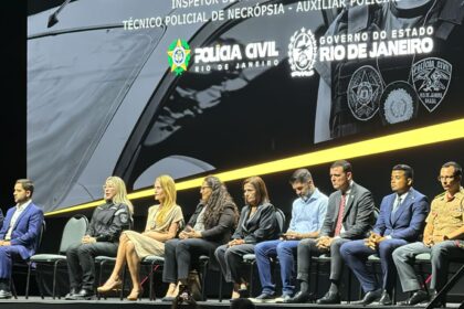 Autoridades, entre elas, o deputado estadual TH Joias, na formatura dos policiais civis: o secretário não citou a presença do parlamentar, preso por ele em 2017