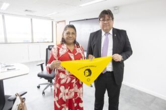 Procurador Luciano Mattos recebe famílias de Marielle Franco e Anderson Gomes