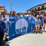 Peró hasteia bandeira azul e reabre Trilha do Vigia