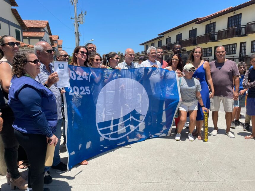 Peró hasteia bandeira azul e reabre Trilha do Vigia