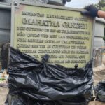 Placa de bronze da estátua de Mahatma Gandhi é recuperada após furto