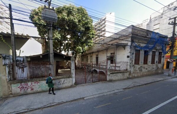 Manifestantes tentam ocupar imóvel abandonado em Niterói